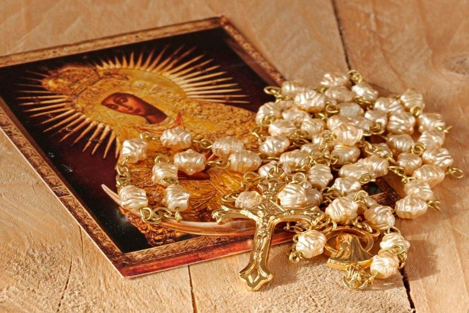 El Papa nos pide que hagamos un esfuerzo mayor en nuestra oración personal y comunitaria