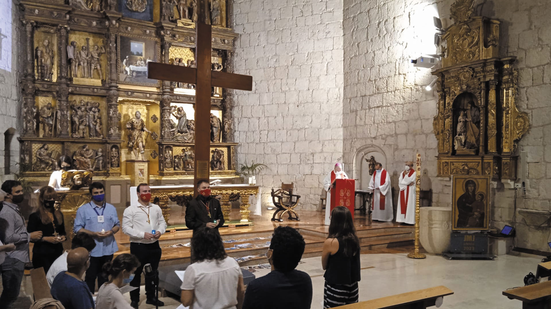 “Tejiendo Vida” recibimos en Palencia la Cruz de la JMJ