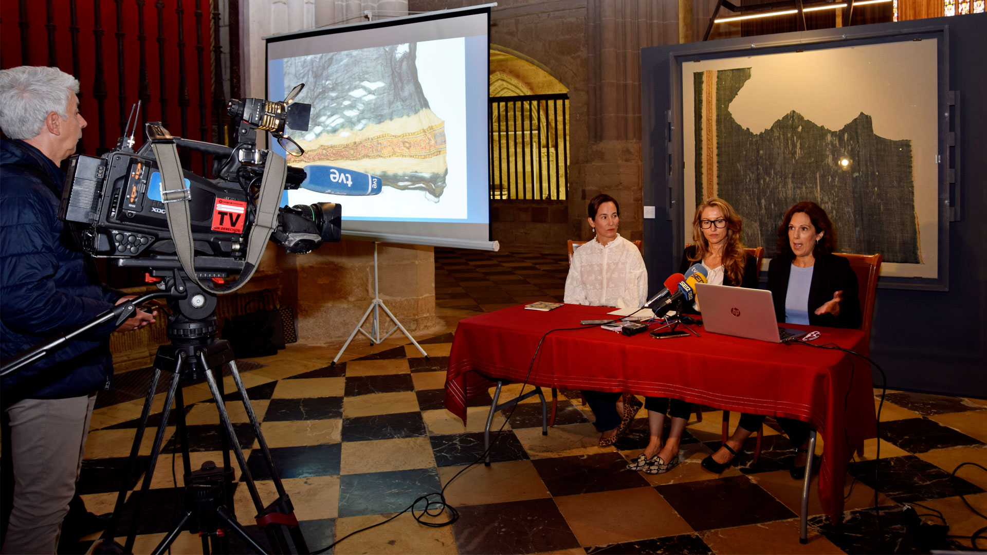 Se presenta en la Catedral el «descubrimiento textil español de mayor envergadura de los últimos 20 años»